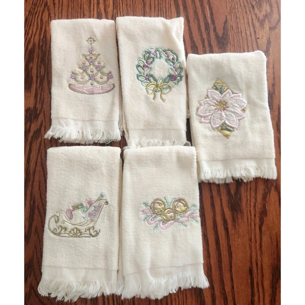 Vintage Saturday Knight Hand Finger‎ Tip Towels Embroidered Christmas Lot of 5